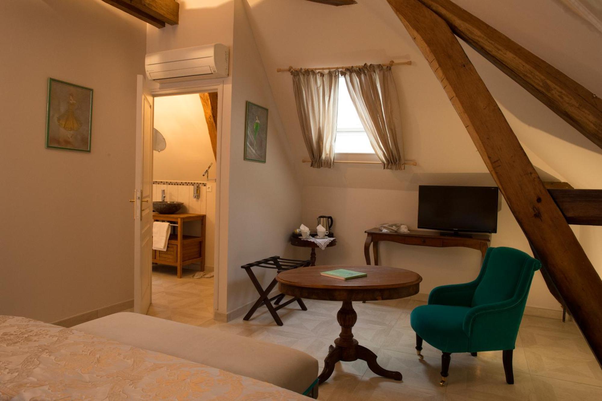 Aux Charmes De Maintenon Rum bild