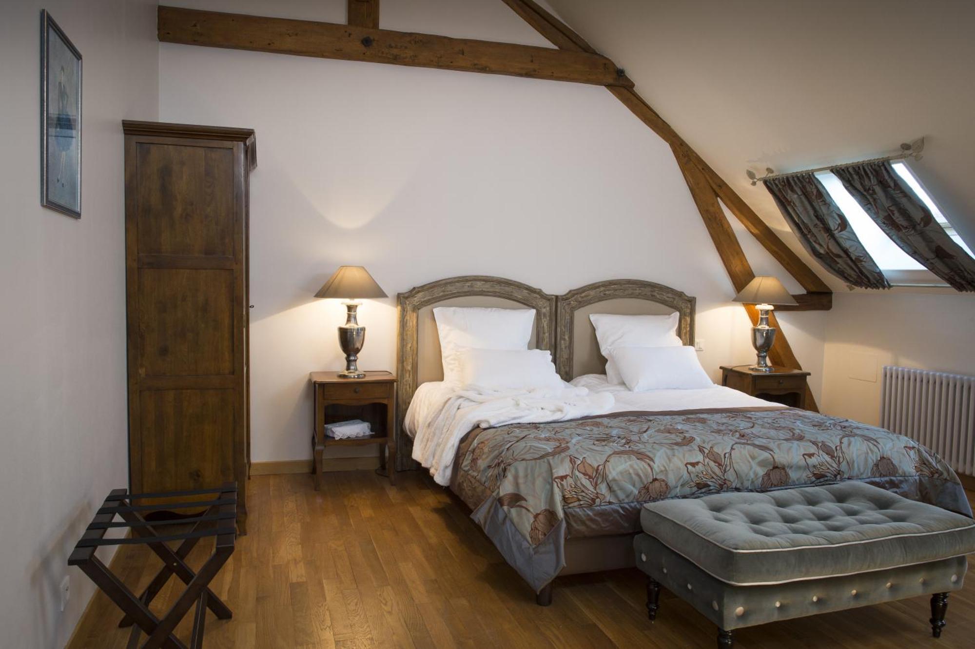 Aux Charmes De Maintenon Rum bild