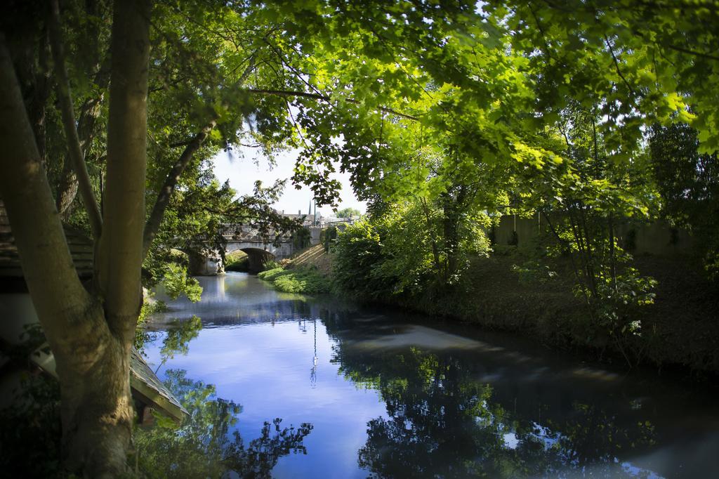 Aux Charmes De Maintenon Exteriör bild