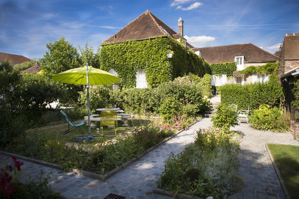 Aux Charmes De Maintenon Exteriör bild