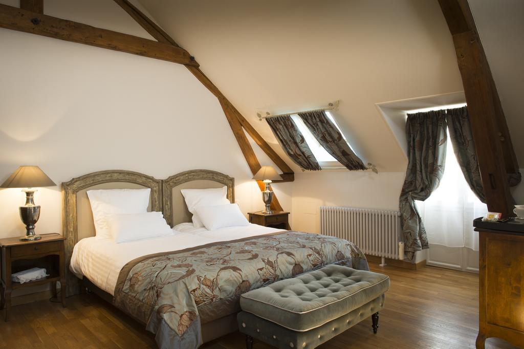 Aux Charmes De Maintenon Rum bild