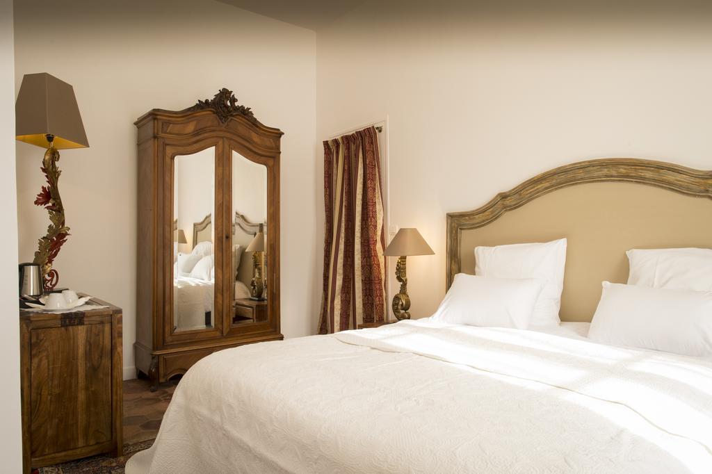 Aux Charmes De Maintenon Rum bild