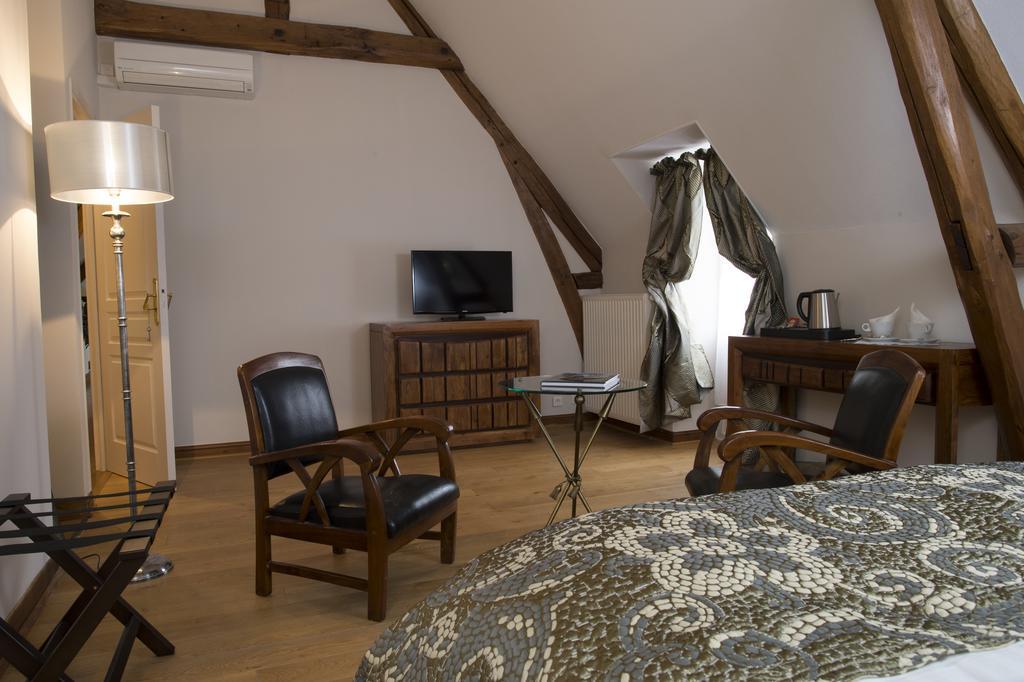 Aux Charmes De Maintenon Exteriör bild