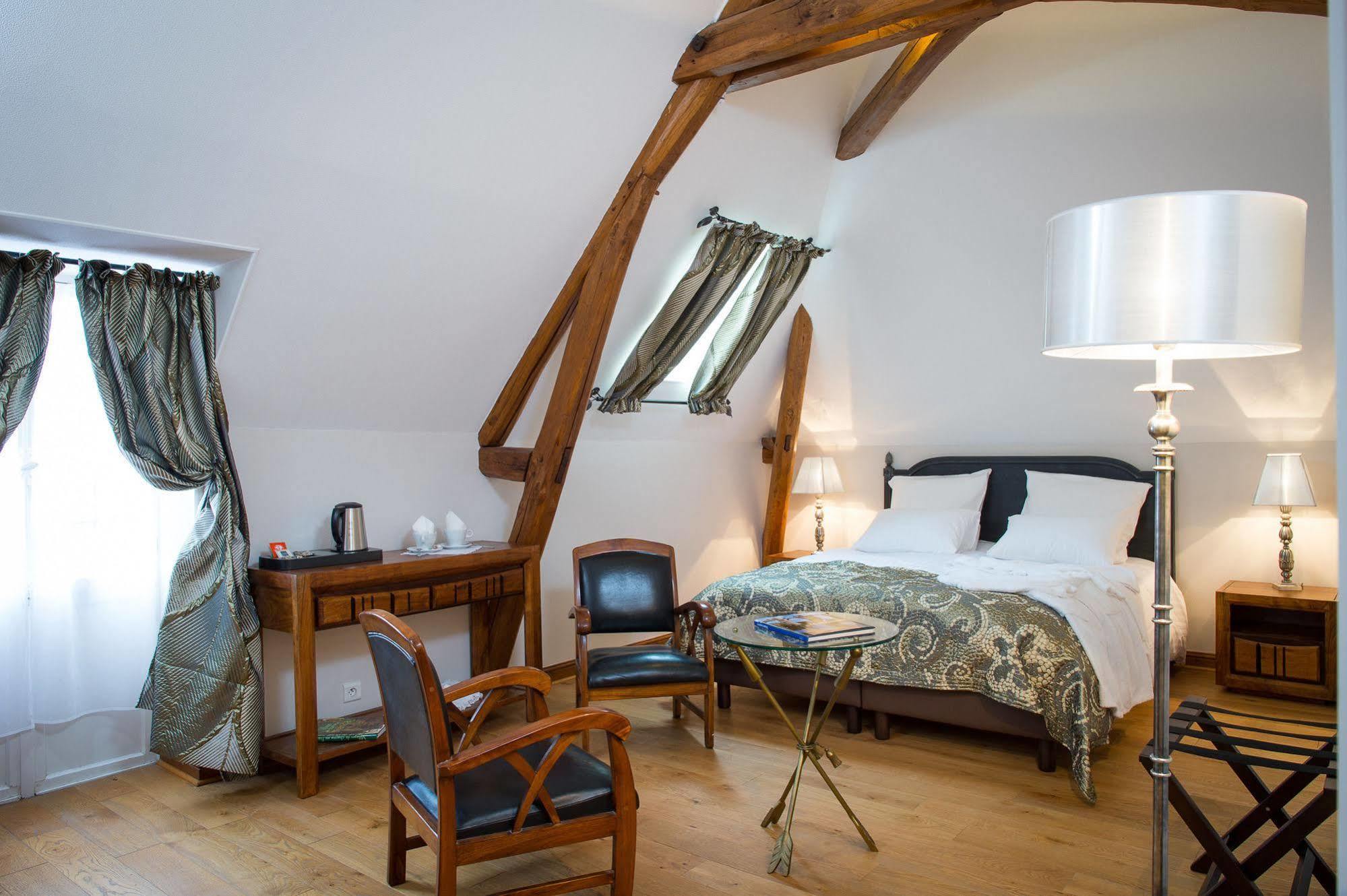 Aux Charmes De Maintenon Exteriör bild