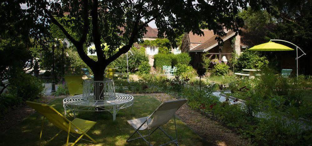 Aux Charmes De Maintenon Exteriör bild